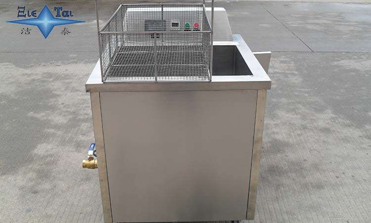 超聲波清洗設(shè)備最早應用于電子行業(yè)